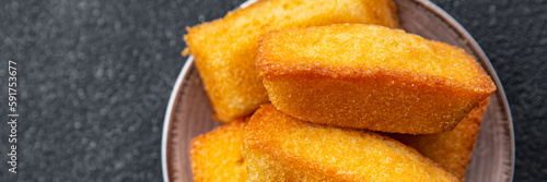 Fotografía sweet cake financier dessert biscuit cake meal food snack on the table copy spac