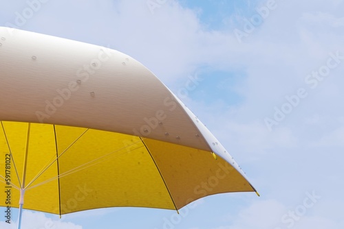 晴れ間が覗く空と黄色い雨傘で梅雨明けをイメージした素材画像
