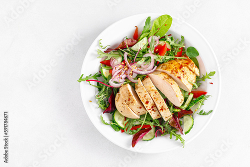 Chicken breast grilled and fresh vegetable salad Fototapet