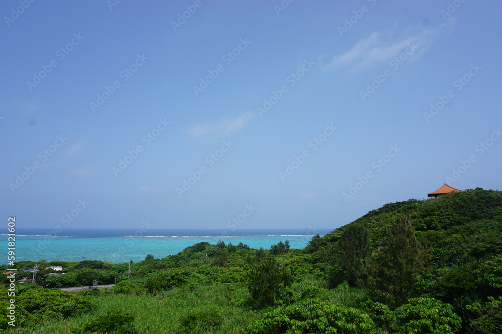石垣島の観光スポット、玉取崎展望台。高台からの風景