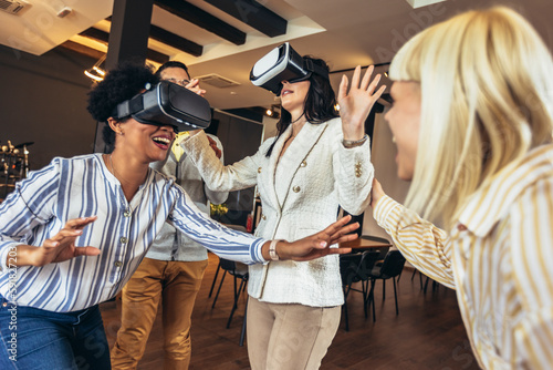 Tableau sur toile Business people making team training exercise during team building seminar using