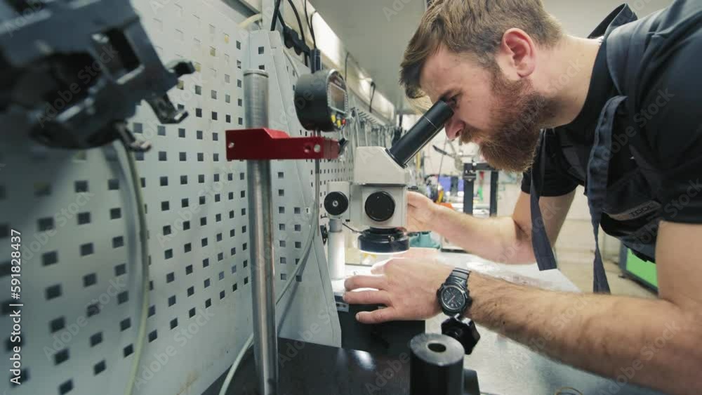 Video „Diagnostics of diesel injectors under a microscope. The master ...