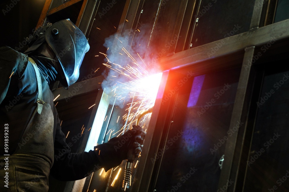 The process of welding a vertical joint in a product. The process of welding a vertical joint in a product.