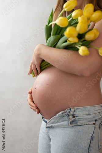 happy pregnant woman, mom and dad, second trimester, newborn, expectation
