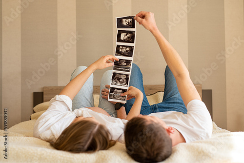 happy pregnant woman, mom and dad, second trimester, newborn, expectation