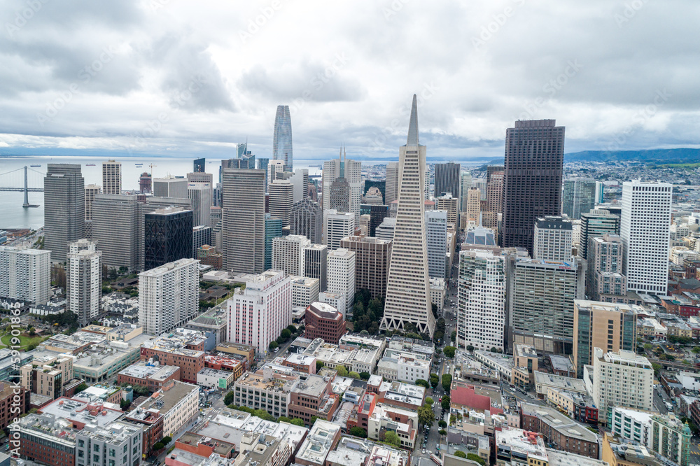 Obraz premium San Francisco Cityscape. Business District with Skyscraper in Background. Financial District. California. Drone. USA