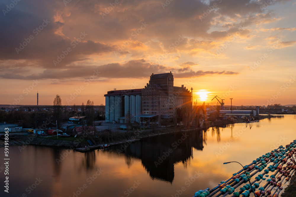 Obraz na płótnie Shipyard building at sunset. Płock, Poland w salonie