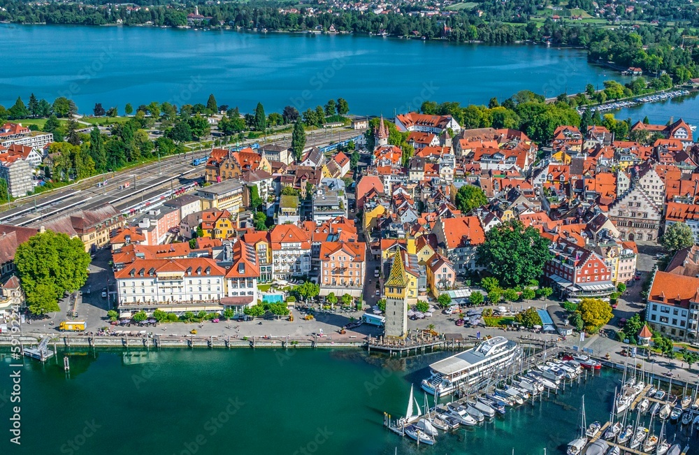 Ausblick auf den Hafenplatz auf der Lindauer Insel im Bodensee