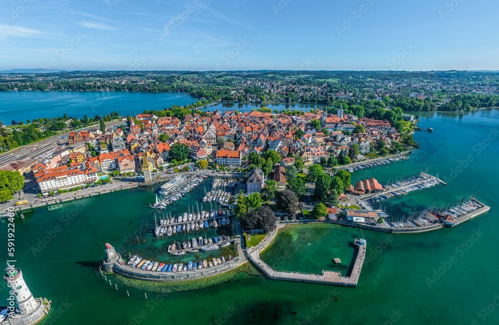 Lindau im Bodensee, die Altstadt auf der Insel im Luftbild