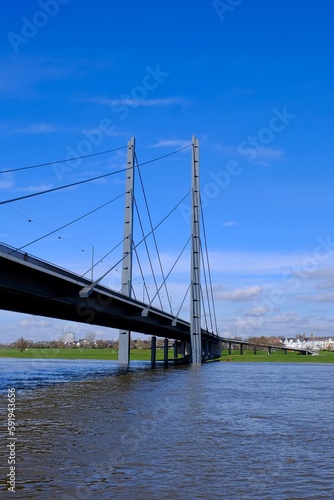 Panorama von Düsseldorf mit Blick über den Rhein