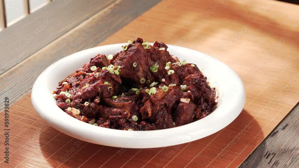 The cooking process of roasted pork spine in sauce, a special delicacy in Northeast China The cooking process of roasted pork spine in sauce, a special delicacy in Northeast China