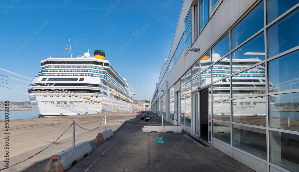 Fotka „Marseille, France 10 avril 2023 Vue du navire de croisière Costa Pacifica, navire de