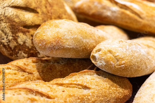 Pan de masa madre, hogazas artesanales, primer plano de textura del pan