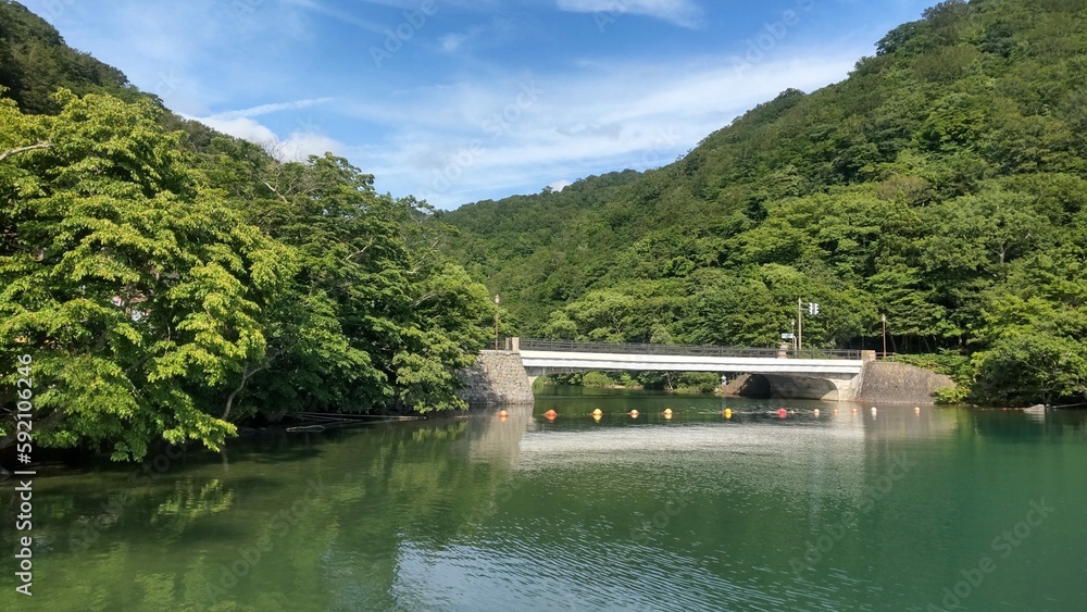 青森県の十和田湖遊覧船からの景色