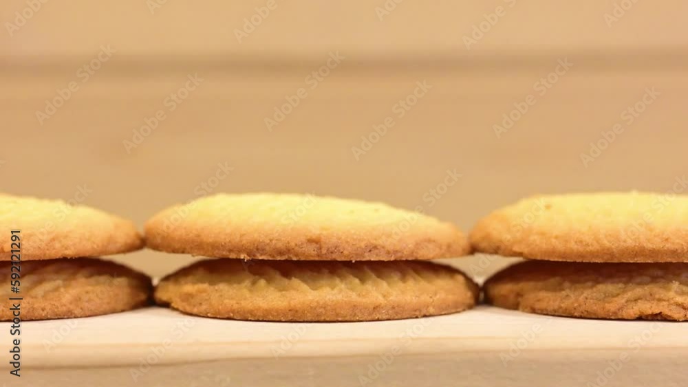The cookies that overlap each other are neatly arranged The cookies that overlap each other are neatly arranged
