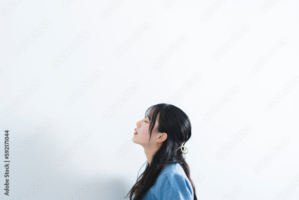 爽やかな若い女性