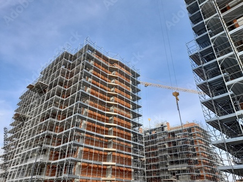 Lavori in corso nel cantiere edile per costruire nuovi edifici photo