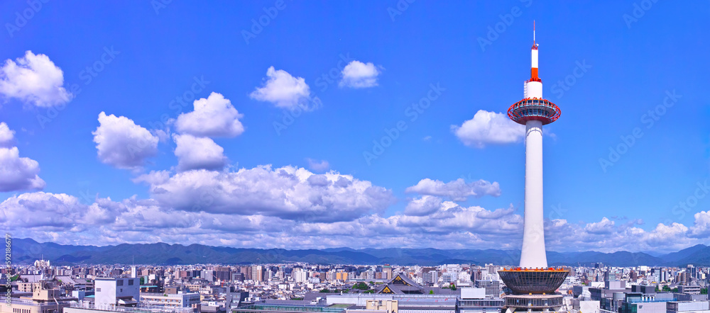 Obraz premium 日中の京都駅から見た北側の風景