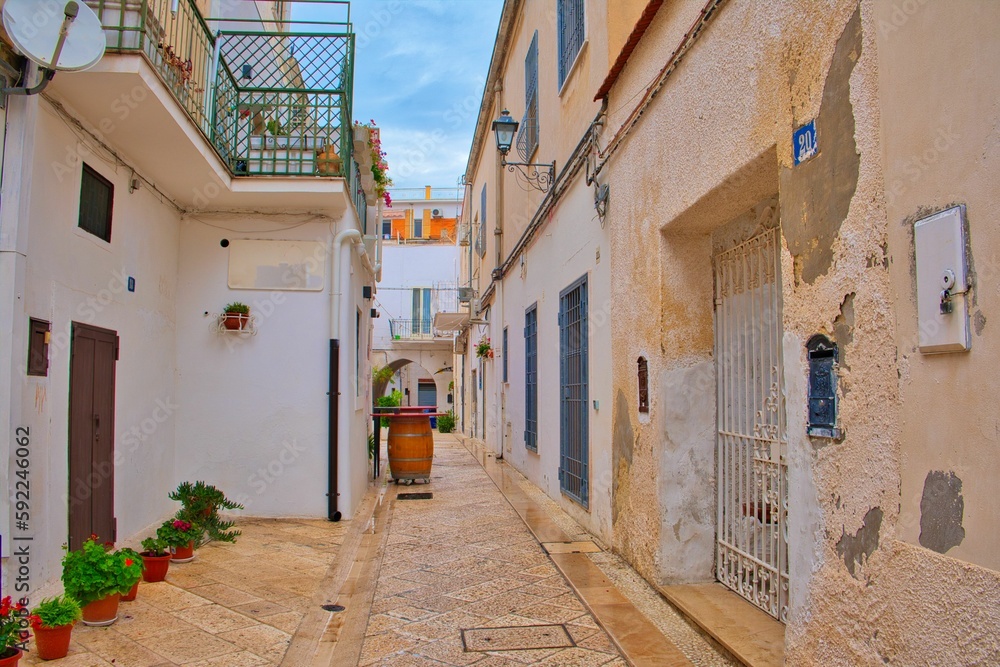 Path Altstadt enge Gassen in Manfredonia with nice architecture