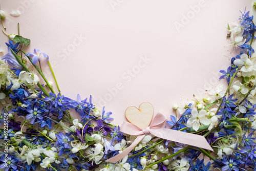 Tło do publikacji z wiosennymi kwiatami na dzień kobiet, dzień matki  © Katarzyna Krociel