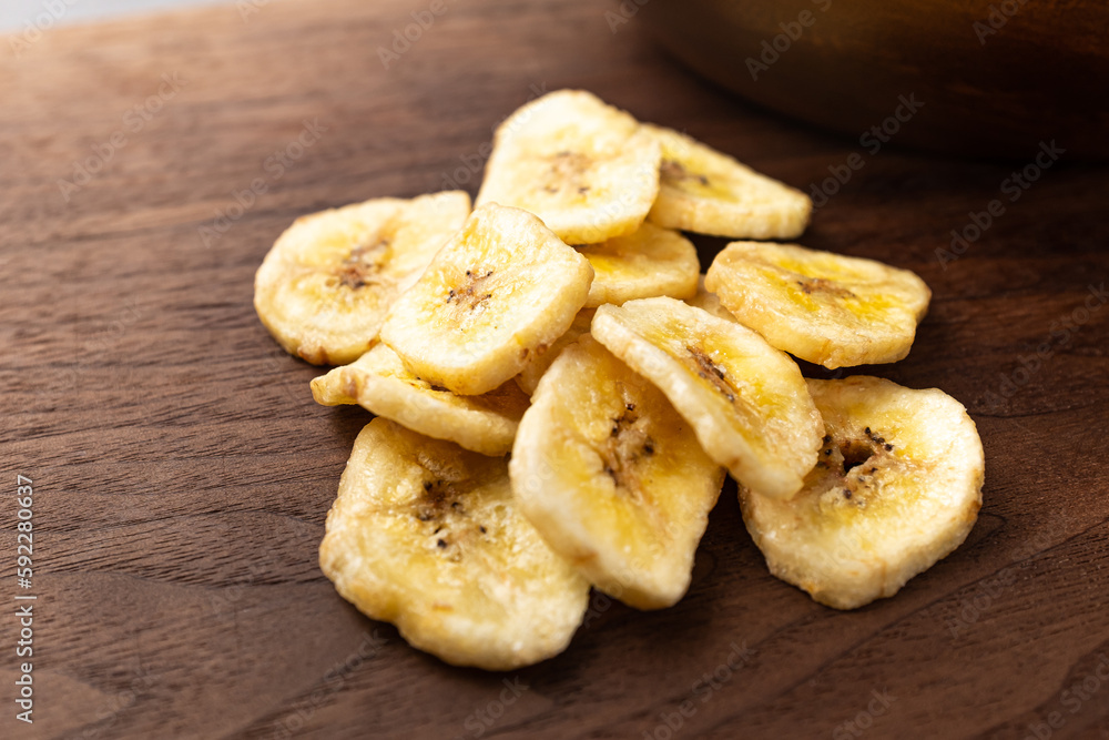 Banana chips with thinly sliced ​​and dried fruit
