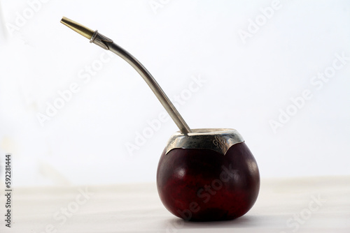 Traditional mate gourd cup made of natural calabash with intricate Alpaca metal details, accompanied by a metal straw or bombilla. Perfect for enjoying yerba mate.