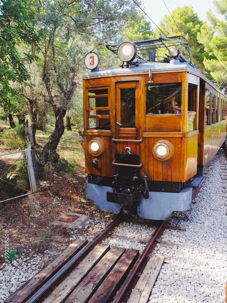 Naklejka premium マヨルカ島 ソイェール行きの木造列車