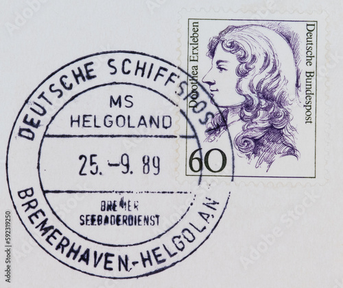 briefmarke stamp vintage retro alt old gestempelt frankiert cancel used gebraucht deutsche schiffspost 60 bremerhaven helgoland 1989 bremer seebäderdienst dorothea erxleben lila violet profile woman photo