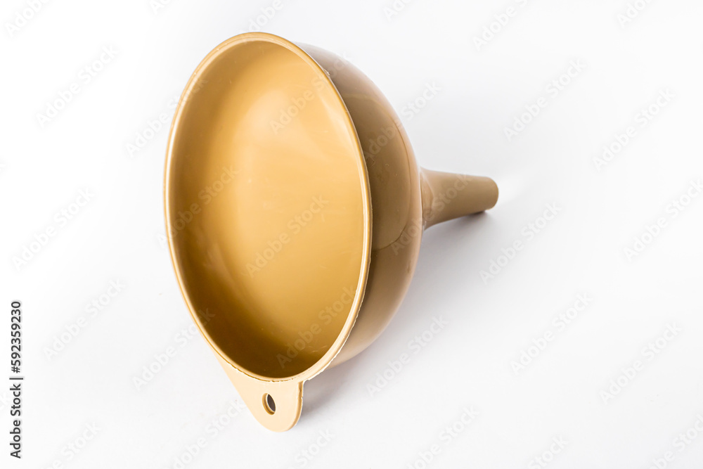 Brown plastic funnel widely used for handling additives in marine aquariums. Brown plastic funnel widely used for handling additives in marine aquariums.