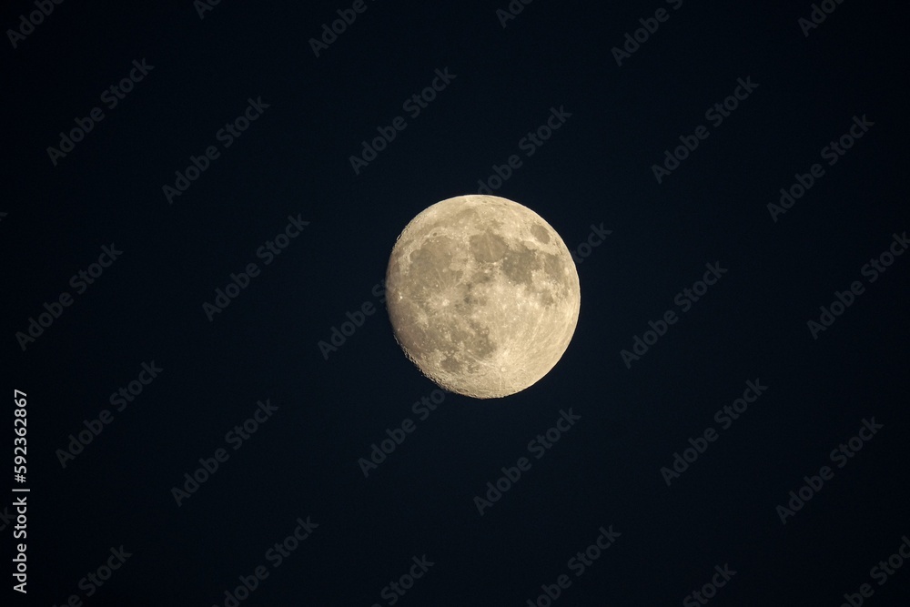 Obraz premium Full moon in the dark sky