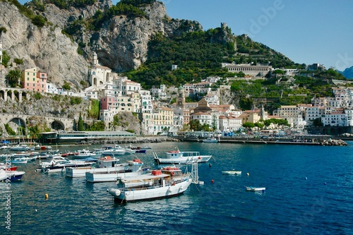 porto marinaio nella costiera Amalfitana.barche per pesca photo
