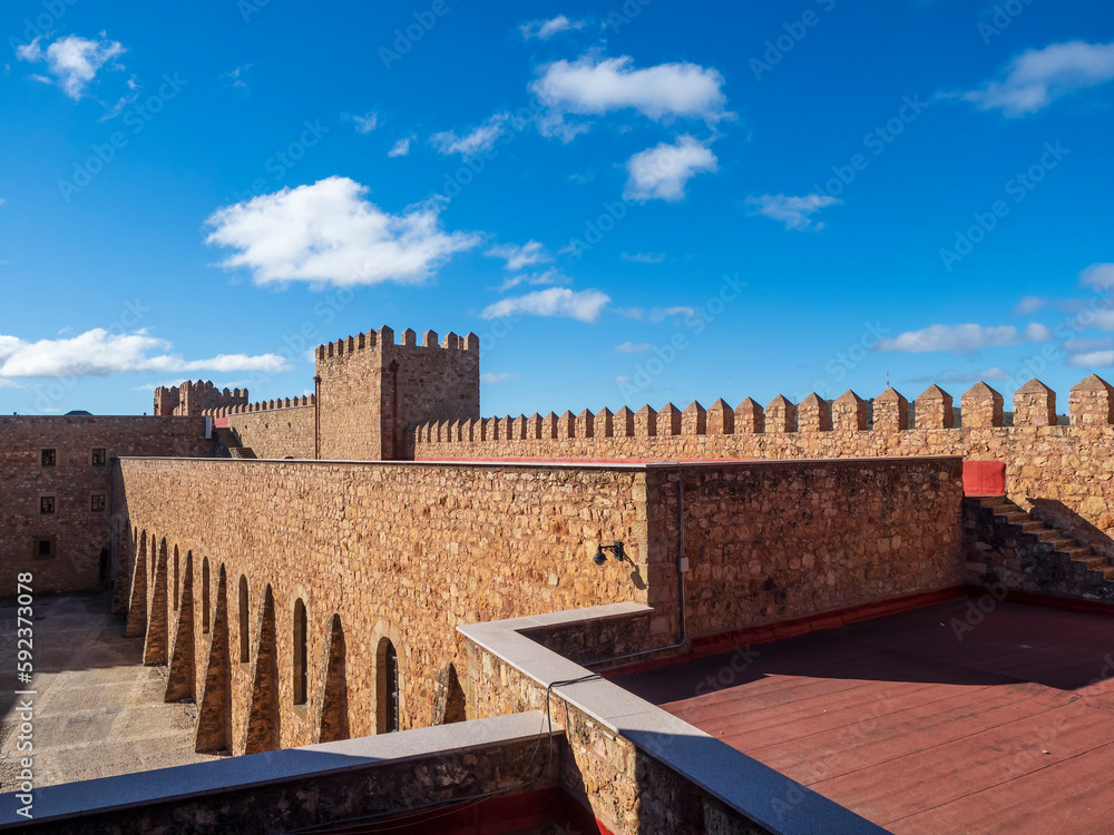 Fachada del castillo medieval de Sigüenza