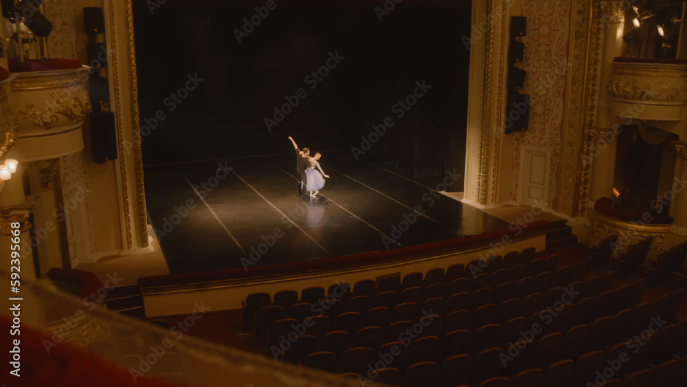 Dance Two Rows Fotka „Establishing shot of ballet dancers preparing theatrical dance ...