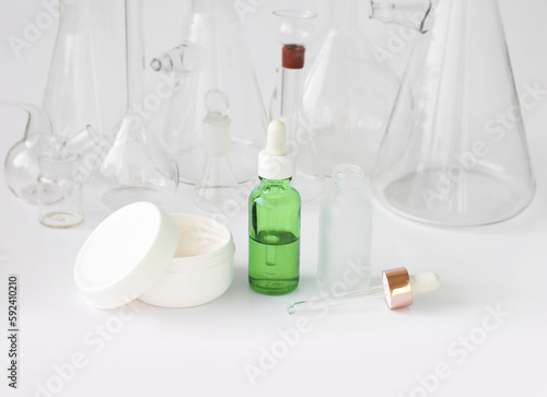 skin serum, moisturizing and whitening serum, fruit acids.Glass Volumetric Flask ,Laboratory Flasksare used for laboratory work in the background