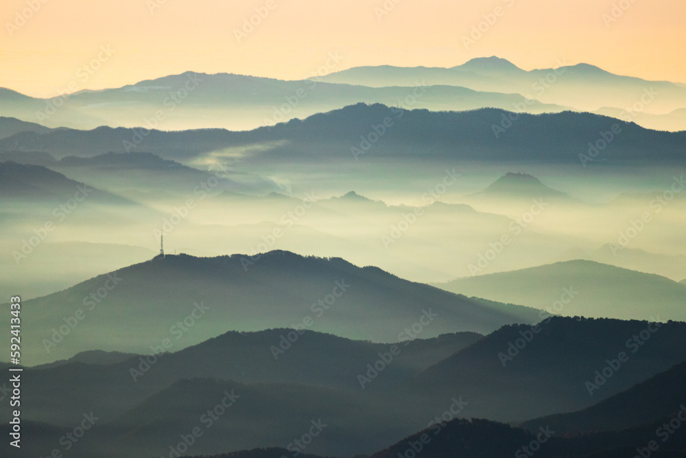 Montañas de la sierra del PrePirineo en la comarca del bergueda. Caralunya, España