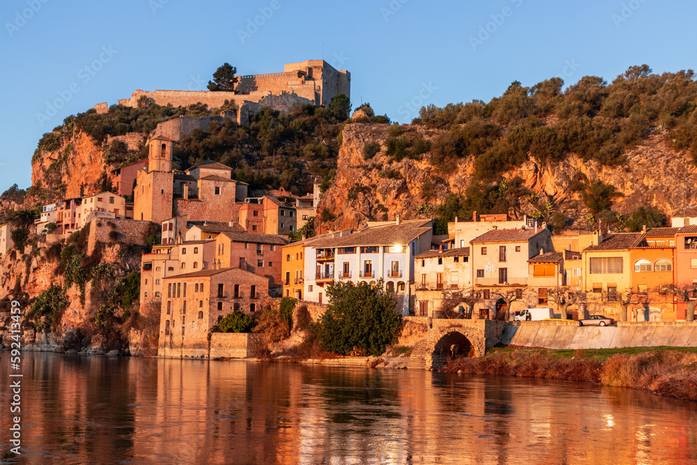 Miravet, localidad situada en la comarca de Ribera de Ebro en la provincia de Tarragona. España
