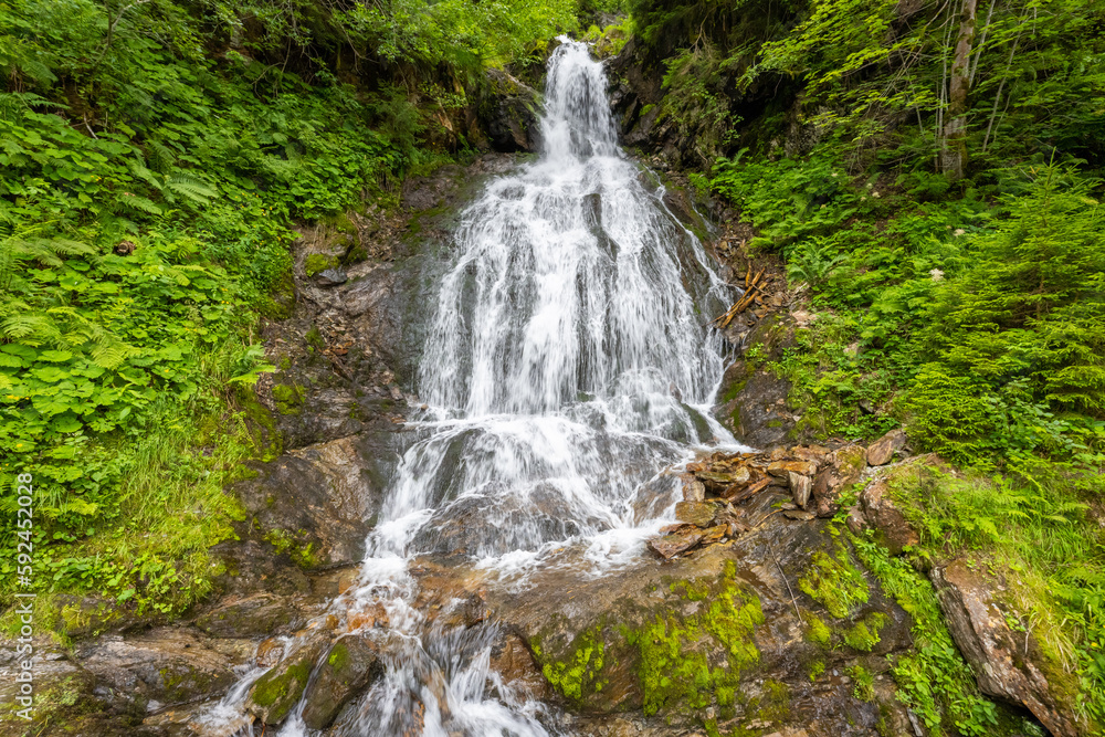 Obraz premium Teufelsbach Wasserfall, Fellimännlestraße. Silbertal Austria