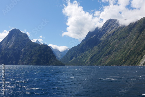 Milford Sound in den Neuseel  ndischen Alpen in Neuseeland