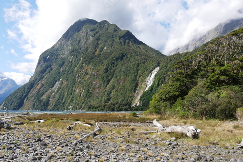 Wasserfall im Milford Sound in den Neuseeländischen Alpen in Neuseeland