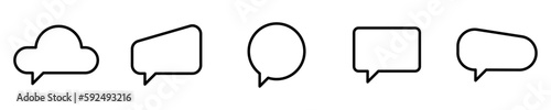 Conjunto de iconos de burbujas de mensajes en blanco. Concepto de comunicación. Diálogo, conversación, pensamiento. Ilustración vectorial