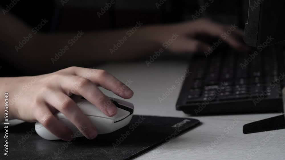 A teenager's hand with a computer mouse . A teenager's hand with a computer mouse .
