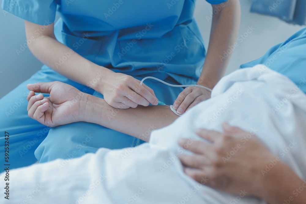 Obraz premium Injured patient showing doctor broken wrist and arm with bandage in hospital office or emergency room. Sprain, stress fracture or repetitive strain injury in hand. Nurse helping customer. First aid.