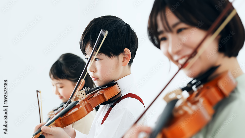 バイオリンを弾く子供 バイオリンを弾く子供