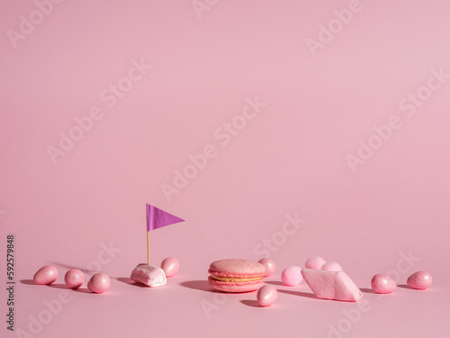 zdjęcie / różowe słodycze na różowym tle