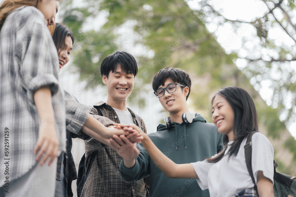 Obraz premium Student shake hands together at University place. team study concept.