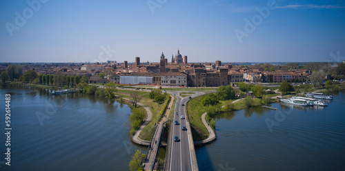 Fotografie Aerial panoramic view at the City of Mantova (Mantua) with Lake (Lago di Mezzo) - Italy