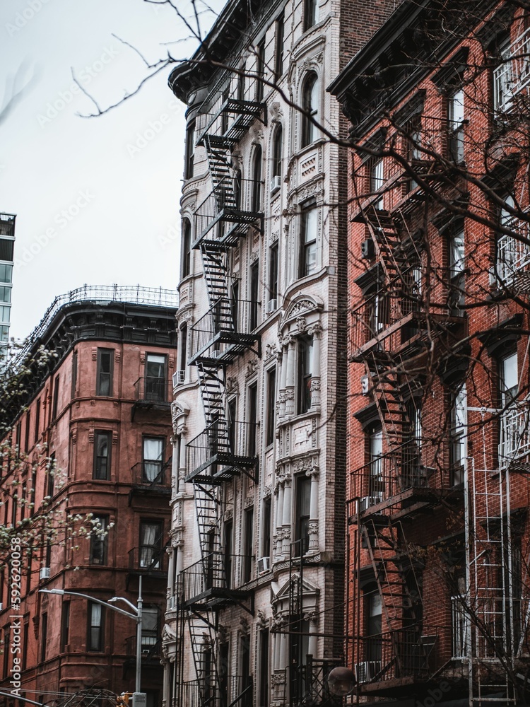 Obraz premium Vertical shot of tall skyscrapers in New York