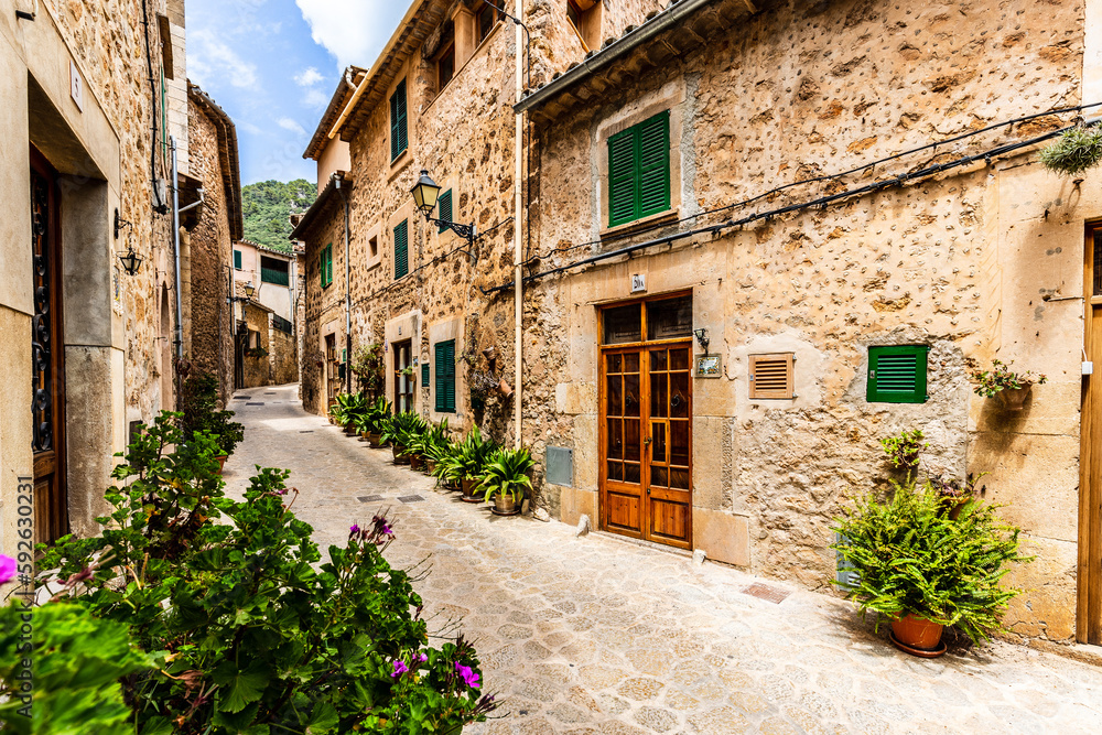 Street in the old town of Mallorca.