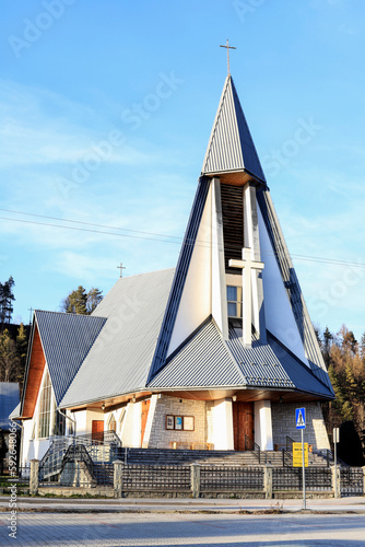 SROMOWCE NIZNE, POLAND - NOVEMBER 09, 2022: A modern church in Sromowce Nizne, Poland. photo