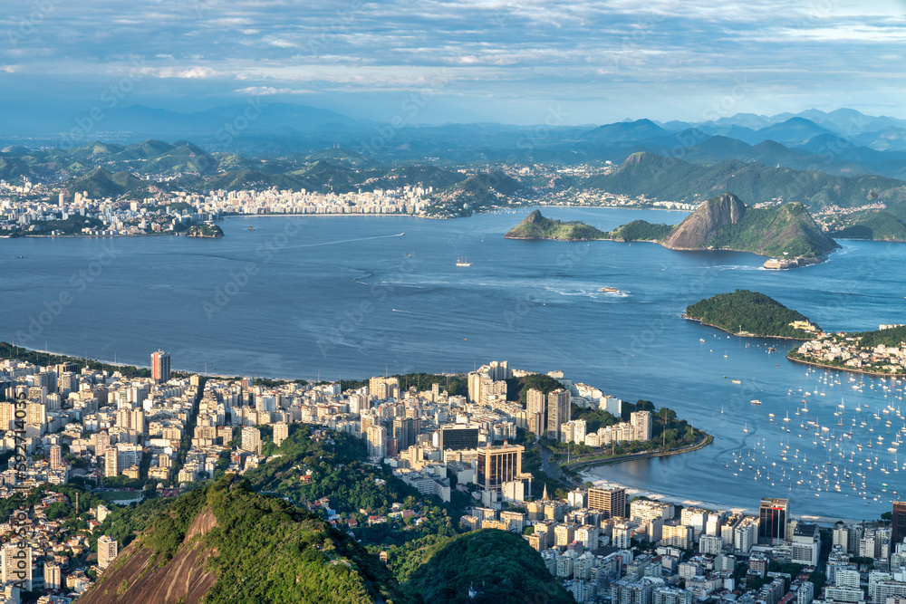 Fototapeta premium Awe-Inspiring Rio de Janeiro Skyline